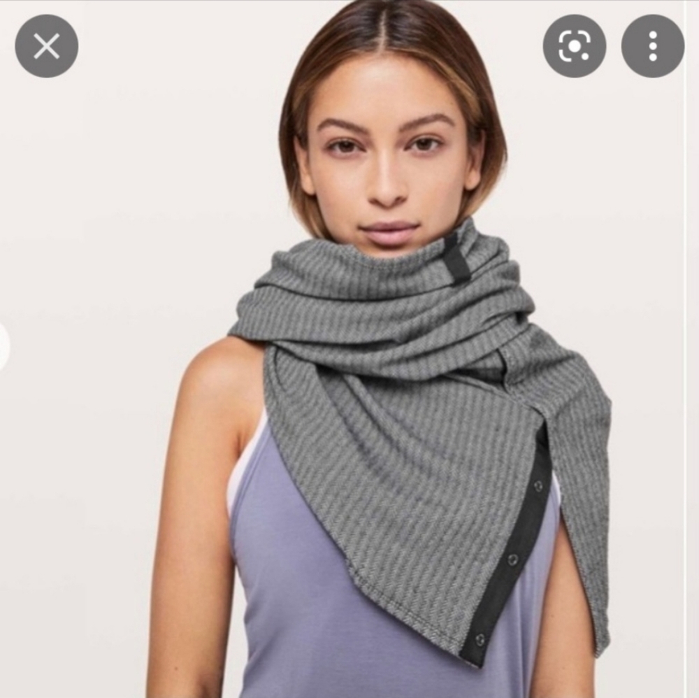 NWT Vinyasa Scarf
